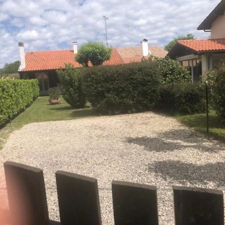 Вилла Agreable Maison A 400M Du Lac Сангине Экстерьер фото