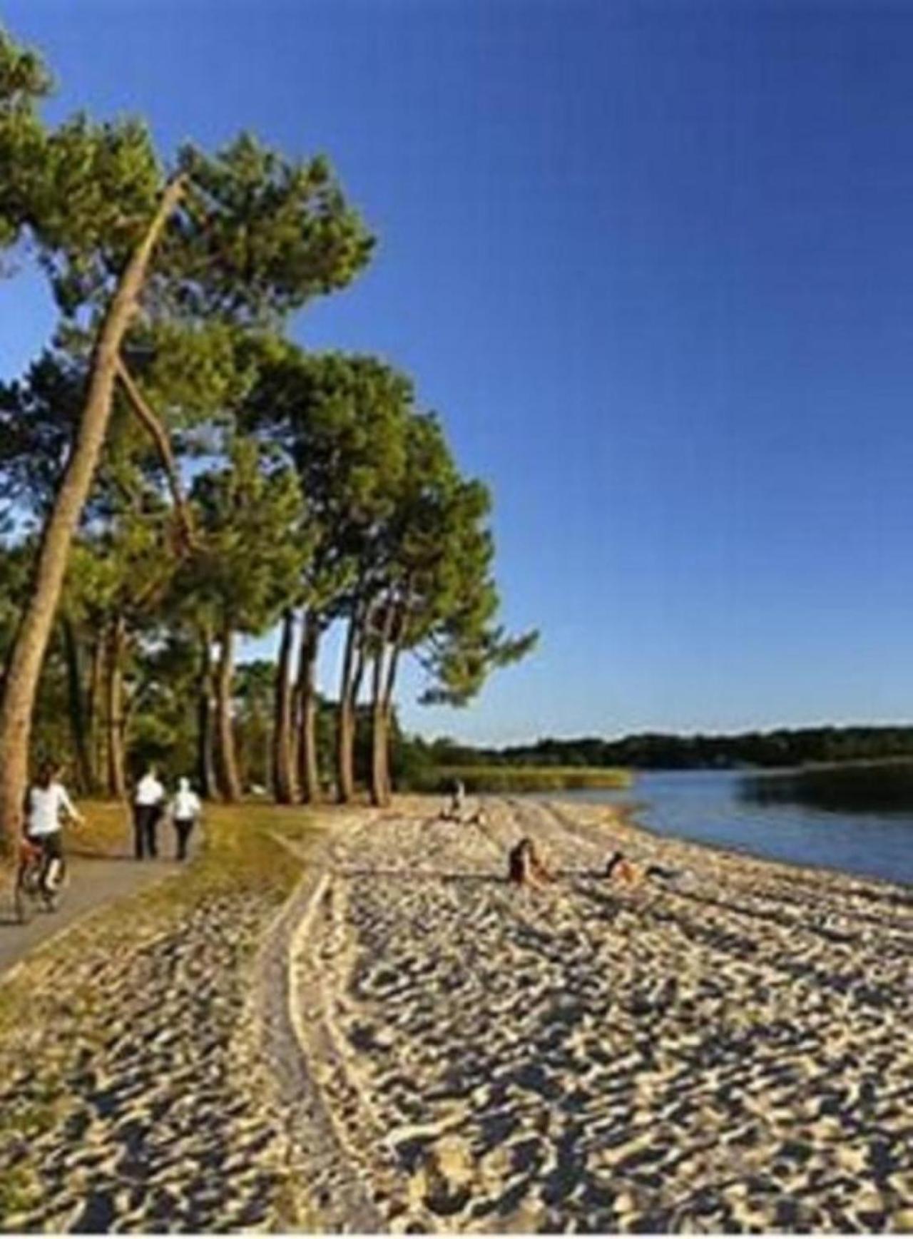 Вилла Agreable Maison A 400M Du Lac Сангине Экстерьер фото